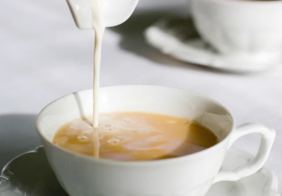 加水分解オーツパウダー、特にコーヒー用の健康的なオーツミルク